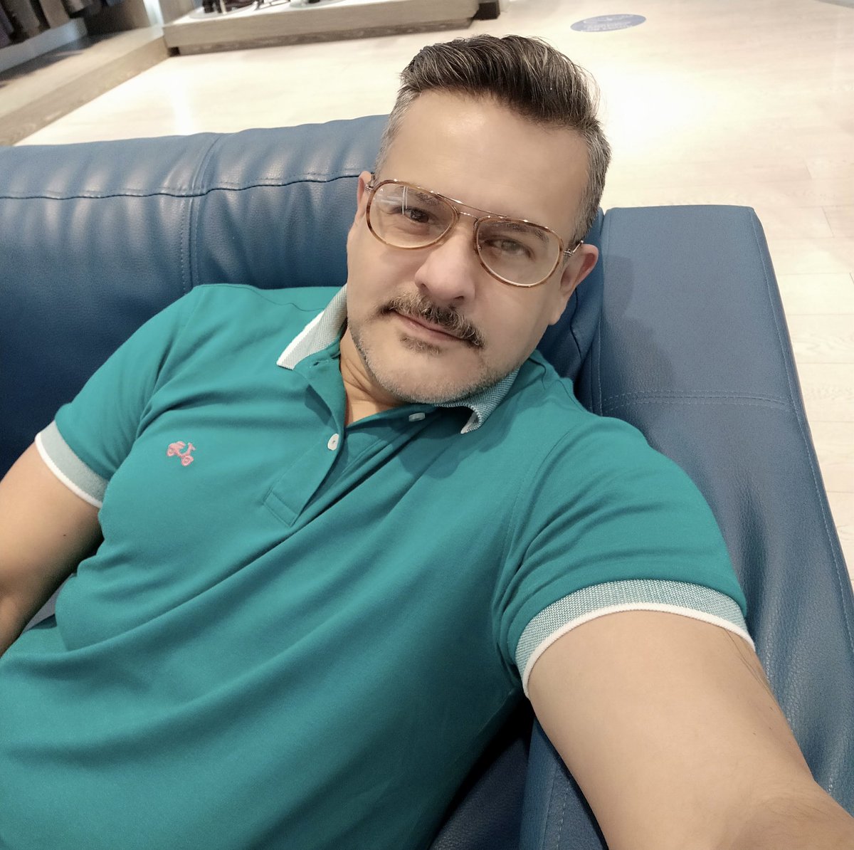 jvpm1602's tweet photo. Viendo esta foto creo que me dejare solo los mostachos 🤣🥸 mañana me corto la barba 😀 https://t.co/GVZeOiDeI2