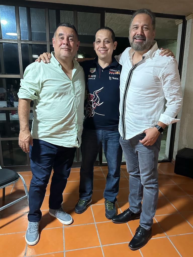 Tigre_2012's tweet photo. Muchas Felicidad Compadre @Giljesus67, larga vida, con mucha salud 🙌

Happy Birthday 🎂

@DBrondo https://t.co/jb12xTqE9e