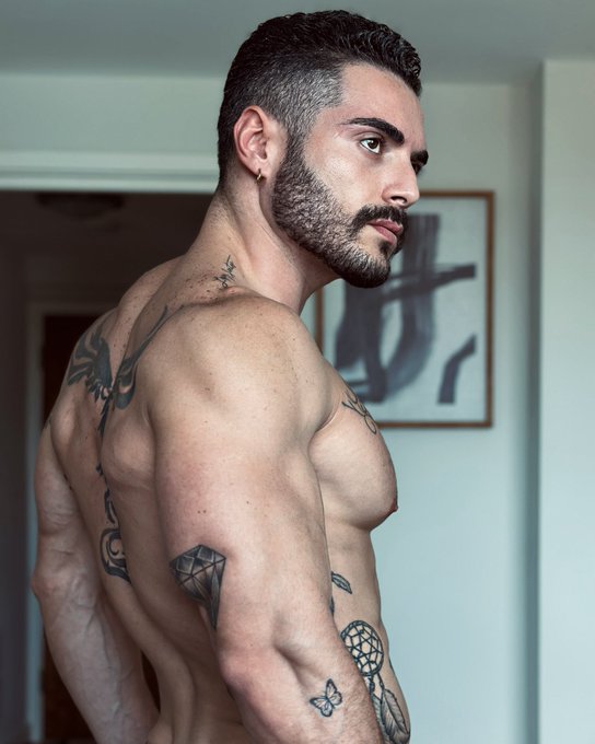 Watch Iggle Pringle's leaked NSFW photo on TwXstars