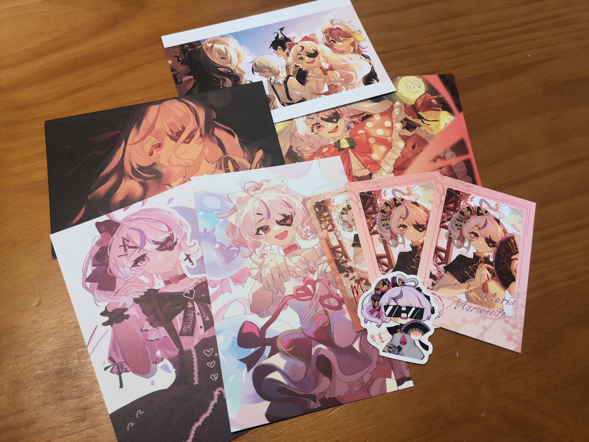 Cheese243373's tweet photo. Met two of my friends!💕
 We exchanged Maria's postcards! 💖
We're drawing Maria together in a cafe!☕ https://t.co/ludwWsGTkC
