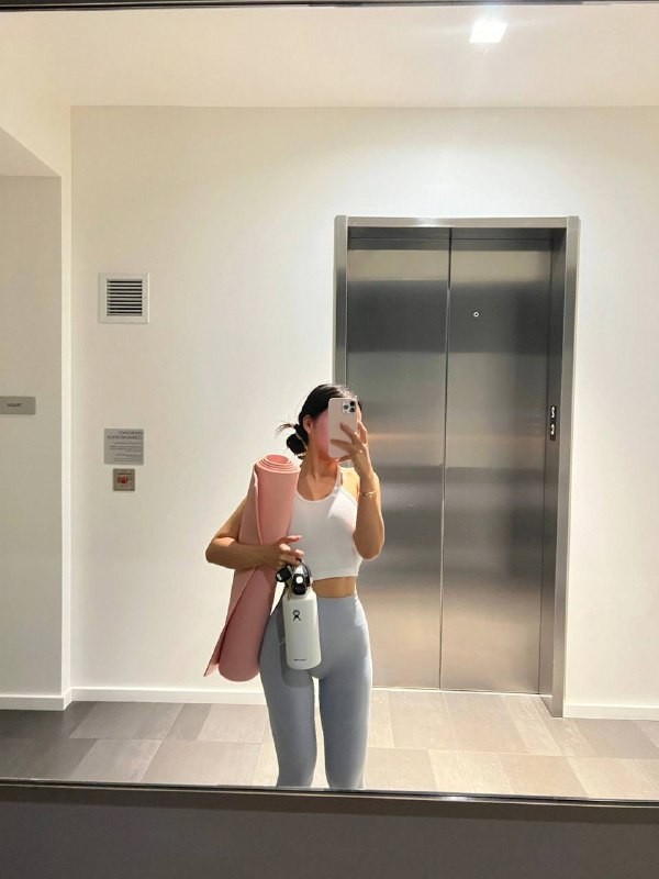 jordyn49ko's tweet photo. . To go after the moon, even if you fall, you fall into the vastness of the stars. https://t.co/hxc5nBuXdU