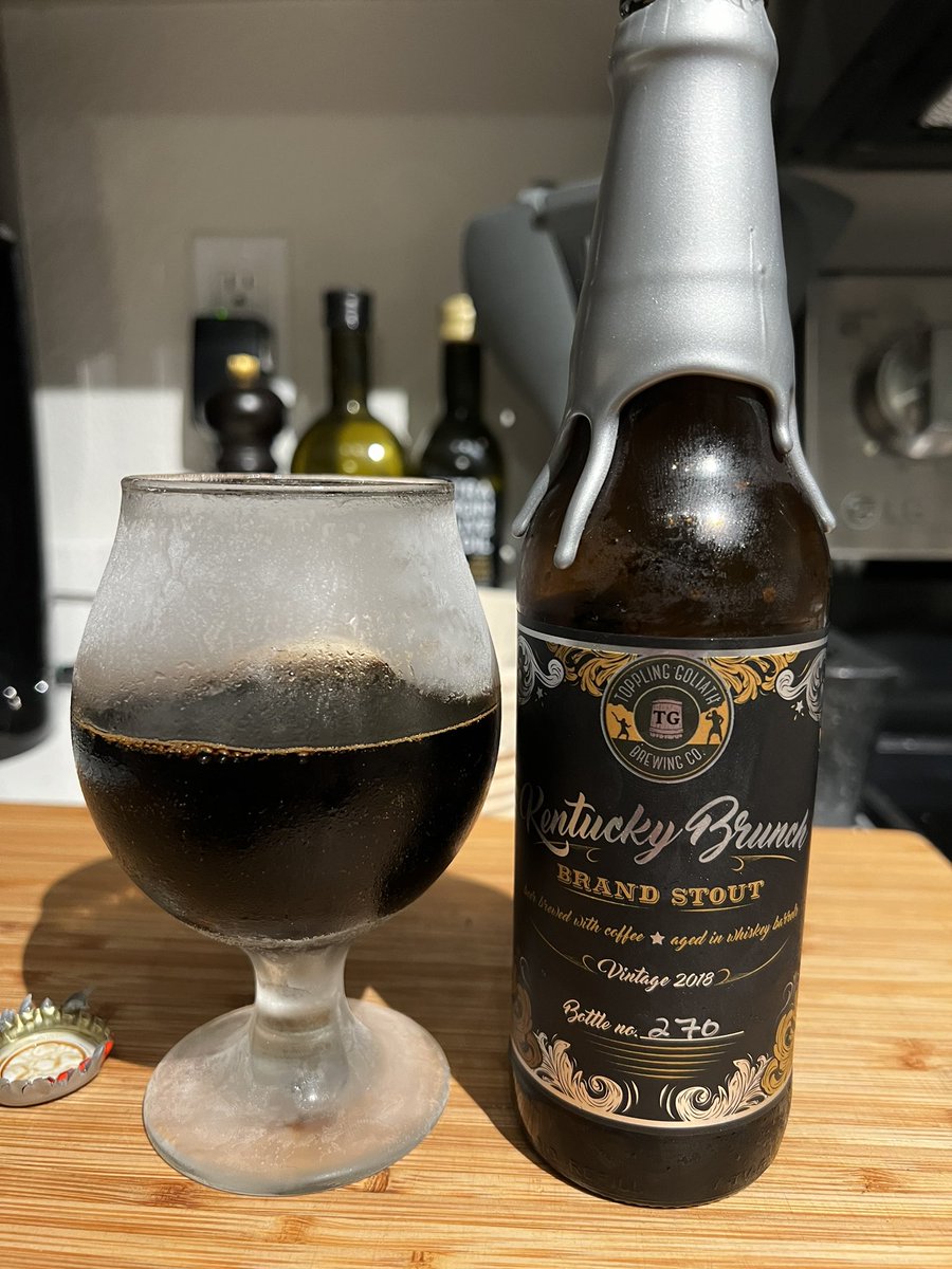 Suederade's tweet photo. @Twins WIN!!!!  #20YearsofTearsOVER

Soaking in boozy glory with a KBBS @TGBrews https://t.co/5XNmWfGxDx