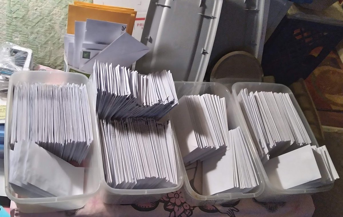 This is what 749 pilots licenses flying off to 533 capsuleers in 34 countries and 41 US states looked like!  #EveFanfest #EveOnline Yes, my post office ran out of stamps again! Other than ~12 who I am waiting to hear back from to get correct character name, all are in flight!