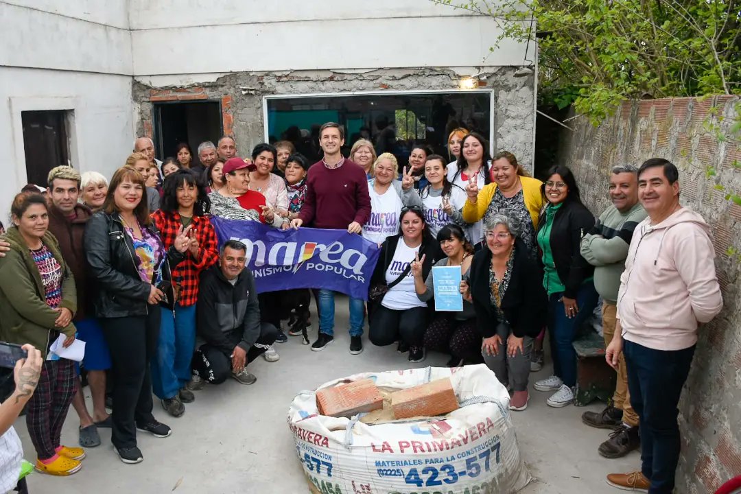 nico_mantegazza's tweet image. 🚧 Visitamos la casa de #Juana para hablar con vecinos de los barrios Santa Ana y El Rosedal, y compañeras de la organización Marea, sobre los trabajos de la Obra Hidrica de Almirante Brown que avanza para facilitar la circulación y mejorar el escurrimiento del agua.💧