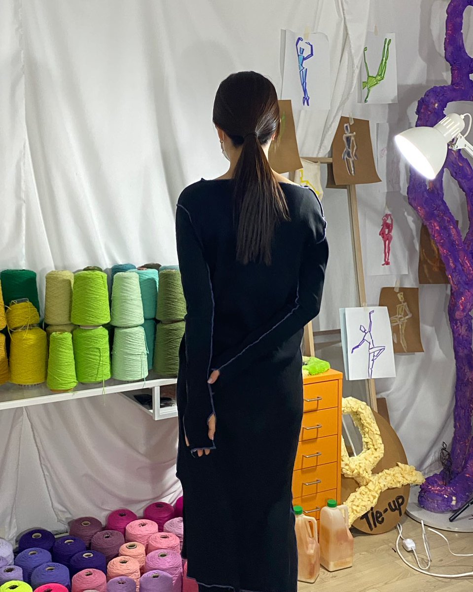 30대 여성은 결혼하지 않더라도 여전히 삶을 사랑하고, 자기 자신을 사랑하고, 독립적이고 항상 고개를 꼿꼿이 세우는 소녀입니다.