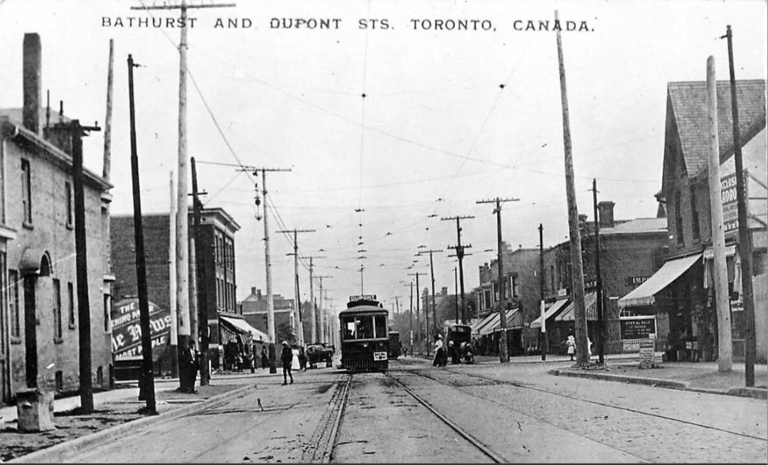 TorontoPast's tweet photo. Toronto Past and Present: Bathurst and Dupont looking south 1905 vs 2020 and north 1930 vs 2020. (Toronto Archives/TorontoPast/Google) #torontopastandpresent
#torontopast
#torontophoto
#bathurstdupont
#torontohistory
#downtowntoronto https://t.co/mjiQPdNv55