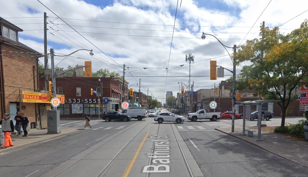 TorontoPast's tweet photo. Toronto Past and Present: Bathurst and Dupont looking south 1905 vs 2020 and north 1930 vs 2020. (Toronto Archives/TorontoPast/Google) #torontopastandpresent
#torontopast
#torontophoto
#bathurstdupont
#torontohistory
#downtowntoronto https://t.co/mjiQPdNv55