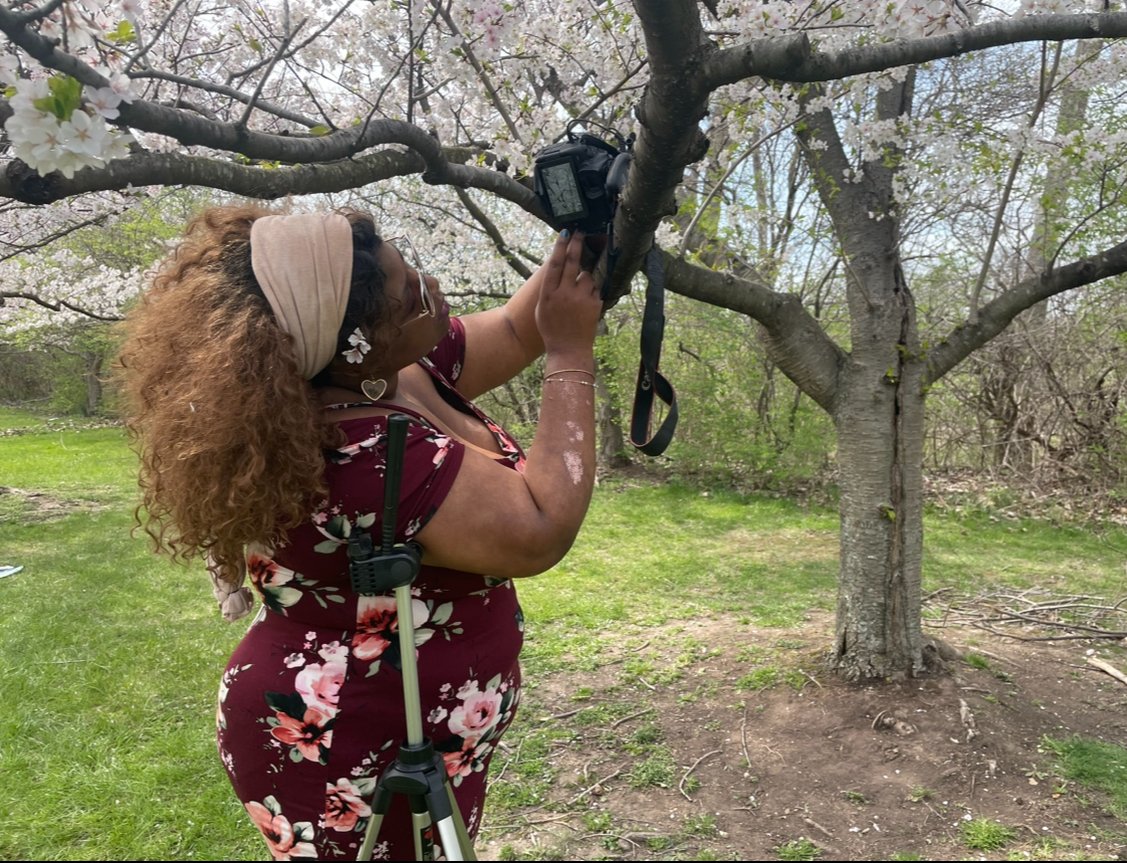 LandofCLE's tweet photo. .@JasmineAGolphin, the associate artistic director at @MaelstromCollab, experiments with video, photography, VR, and performance in her own artistic career. She also mentors other artists.
https://t.co/q9BTuGGZXJ https://t.co/jIqLgazVe7