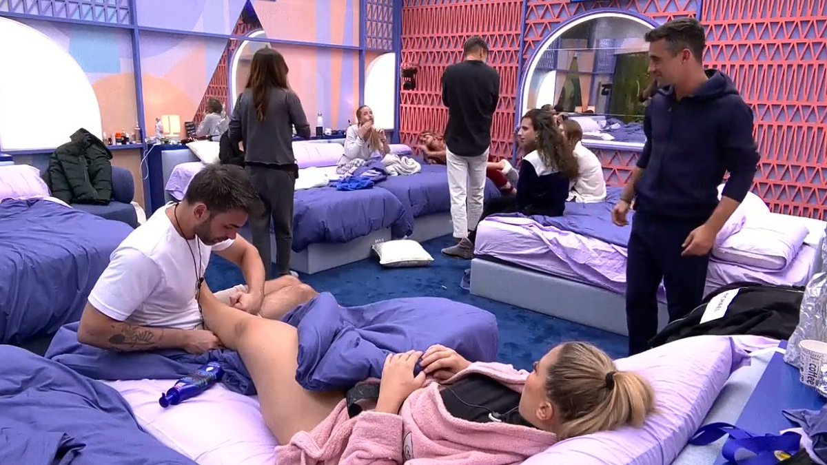 anabel_hzl's tweet image. Es que de verdad eh!
Basta Zeus, BASTA!!! #GHVIP3O  #GHVIP4O