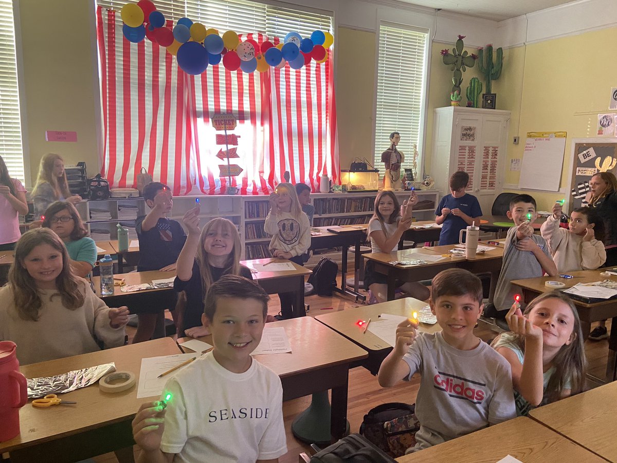 April Dean tweet media