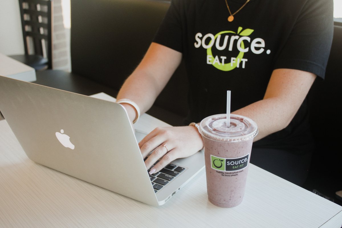 Enjoy a smoothie while you're working hard!🥤 #treatyourself #sourceeatfit