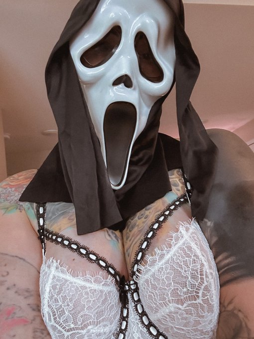 It&rsquo;s my birthday month 👻 https://t.co/ivR1ed6K7P