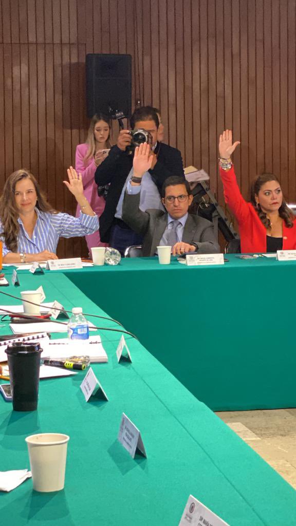 En sesión de comisión de Justicia, aprobamos 4 dictámenes de consenso. En hora buena <a href="/FeliFerMacias/">Felipe Fernando Macías</a> <a href="/diputadospan/">Diputados PAN</a>