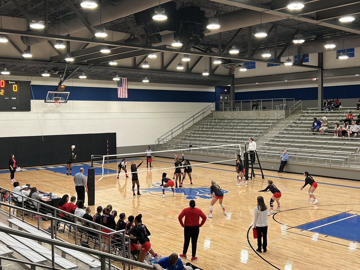 J_MOtivated's tweet photo. Tyler High vs Marshall in the Lions Den🦁🏐 https://t.co/pAA28xDZRo