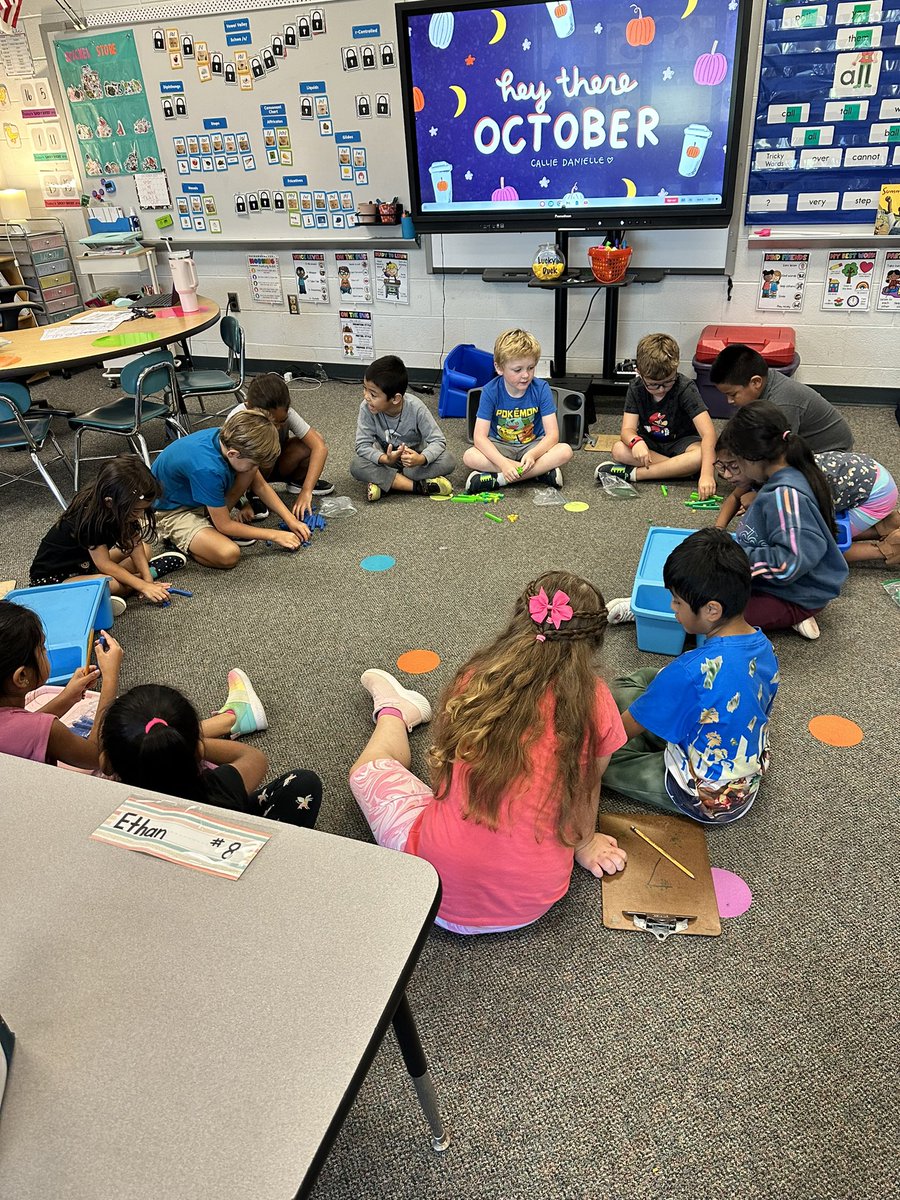 Working together to build teen numbers using base ten blocks! <a href="/SalemElementary/">Salem Elementary</a> <a href="/MrsMDamore1st/">𝕄𝕖𝕒𝕘𝕒𝕟 𝔻𝕒𝕞𝕠𝕣𝕖</a>