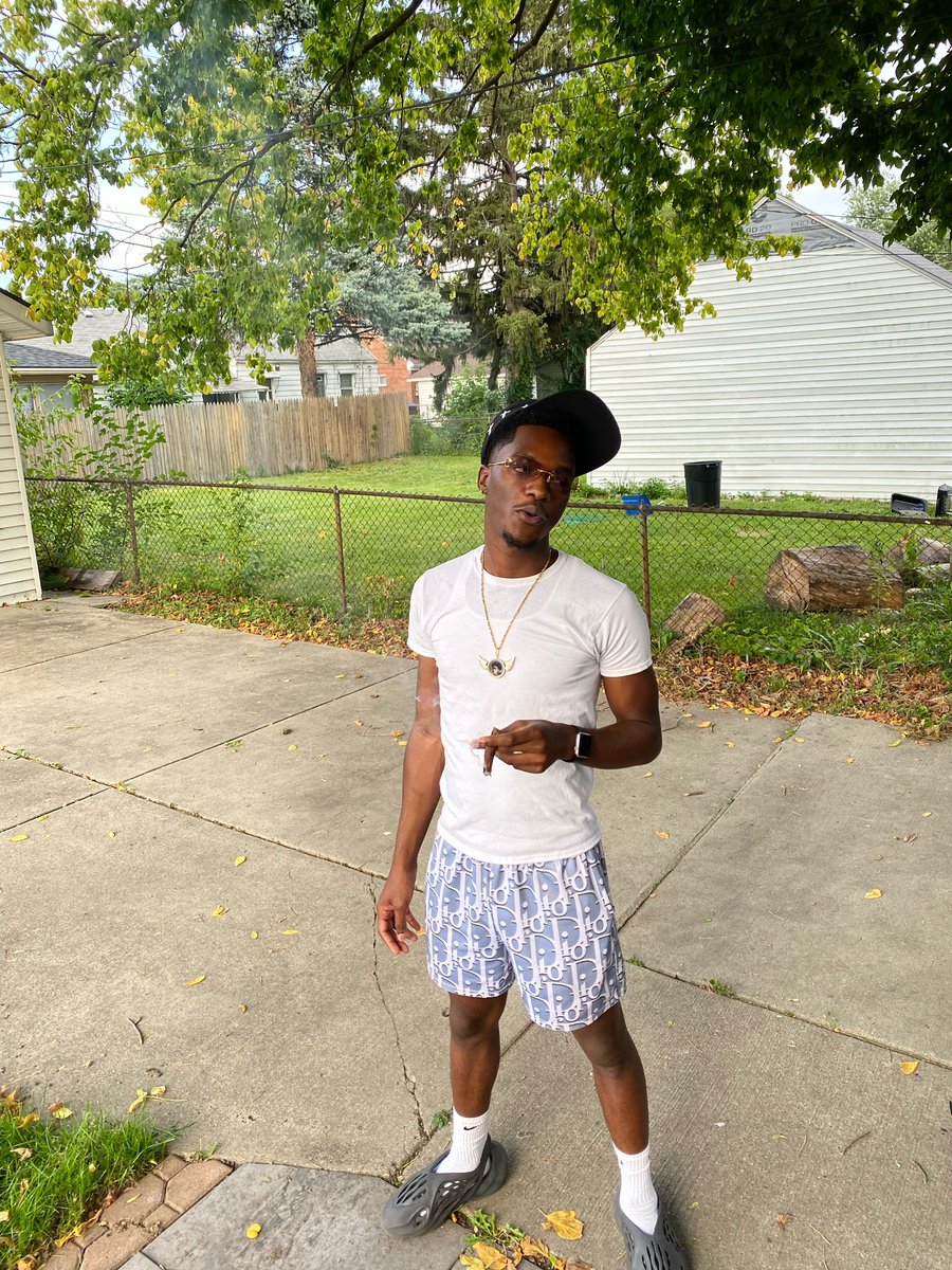 DetroitJaylenn's tweet photo. 🥂🥂 https://t.co/ZBwPA08YY1