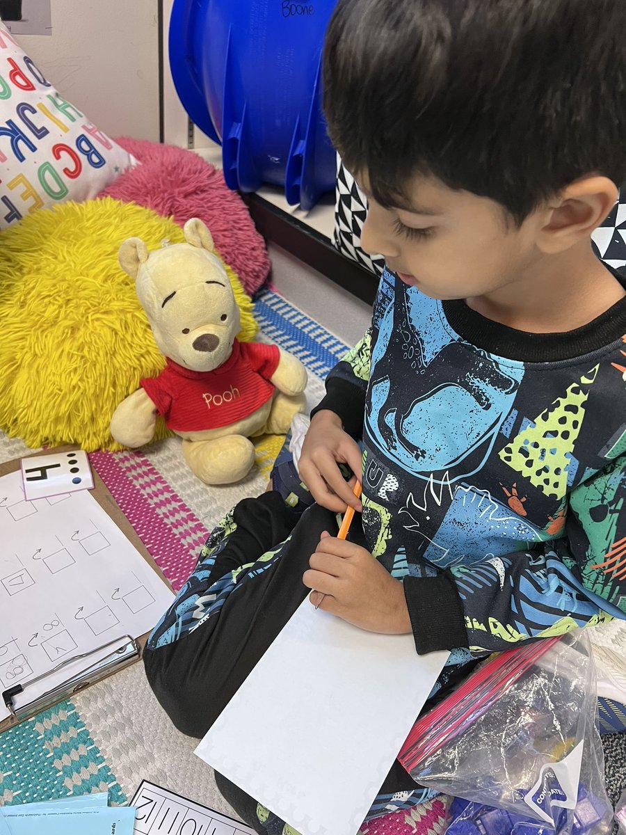 FPEKLeaders's tweet photo. Learning is fun with a stuffie by your side! 🤩 https://t.co/SeYX5HvpM1