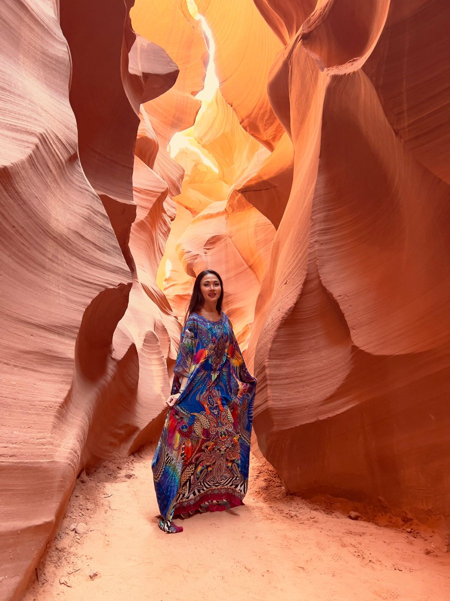 CocoMia2022's tweet photo. Come with me into the sacred Lower Antelope Canyon Arizona USA 🇺🇸
#travel #GrandCanyon #LowerAntelope #Cro #crofam #FFTB #Cronos #cryptocom #RoseGold #Visa #PrivateMember #Cashback #LoadedLions #CryptoCommunity #CryptoIRL https://t.co/iv24RN4oVr
