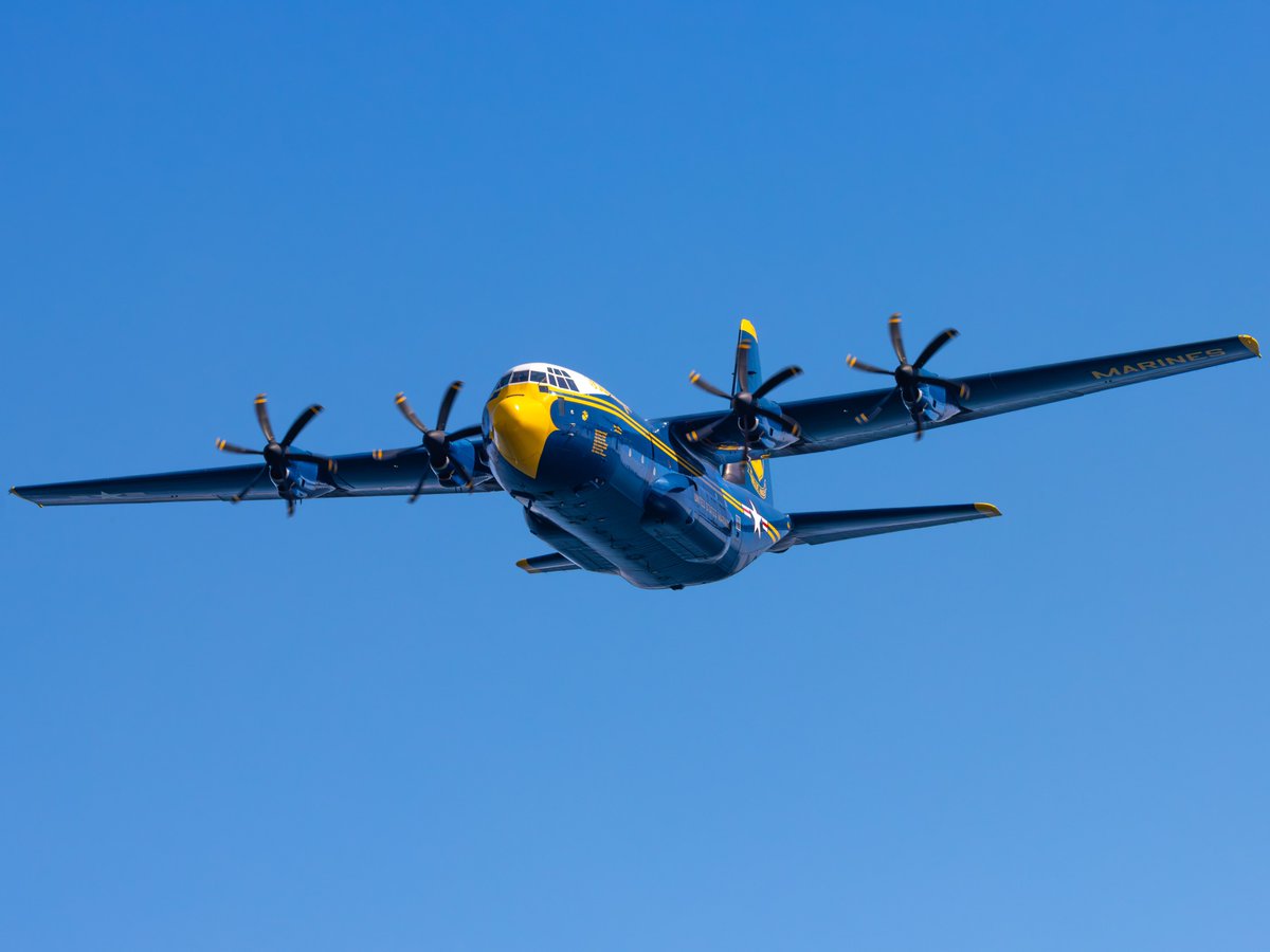 New Fat Albert flying low over downtown Toronto 

#C130 #C130Hercules #LockheedC130 #C30J #C130J #LockheedMartinC130 #LockheedMartinC130J #USMarineCorps #BlueAngels #USNavyBlueAngels