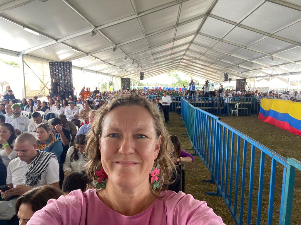 Hoy en El Tambo #Cauca. Desde Suecia 🇸🇪 acompañamos la presentación de la nueva Política de Drogas, un proceso participativo centrado en Derechos Humanos y protección del medioambiente. Un diálogo necesario para el camino que recorre el país a la paz. 🇨🇴🕊️