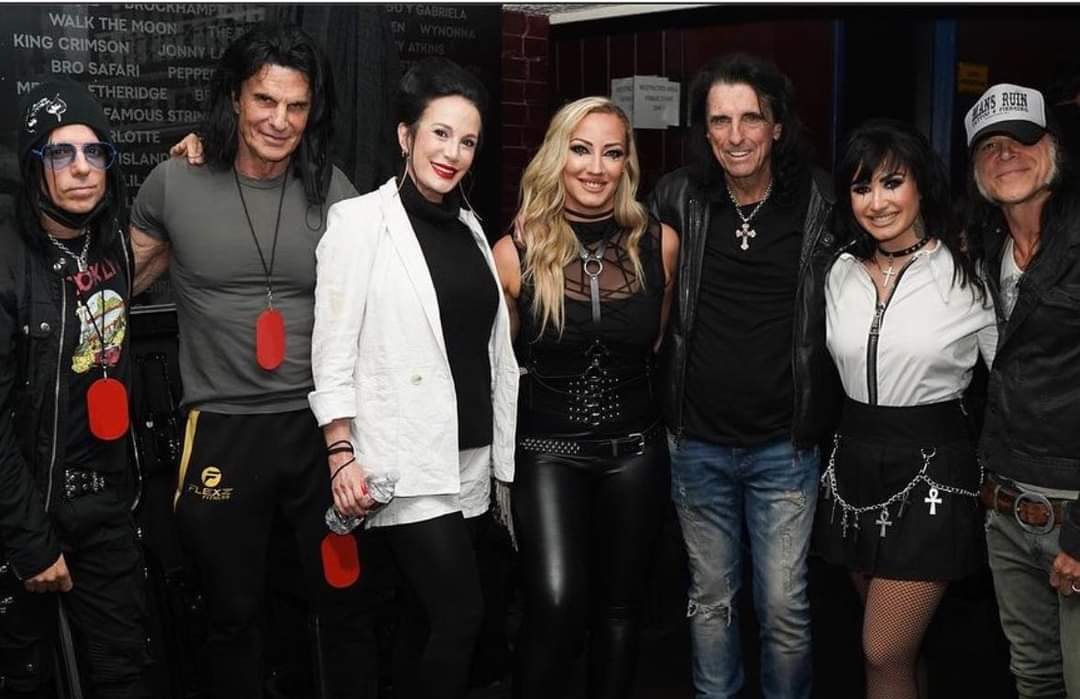 New post from @Kane_Roberts on Instagram and Facebook:

THAT TIME WE ALL CHECKED OUT NITA W DEMI ON THE “HOLY FUCK” TOUR. BAND WAS INSANE HOT! #demilovato #nitastrauss #alicecooper #tutufoodot #chuckgarric #tommyhendrickson #ryanroxy #glensobel