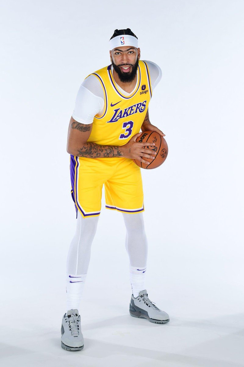 Lakers Lead tweet media