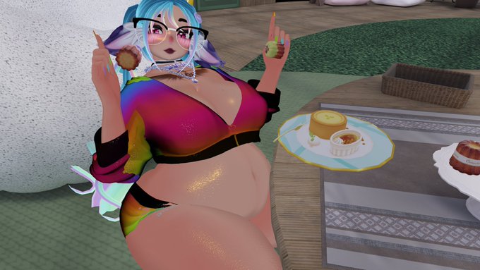 Who wants to come cuddle and share some snacks with Moomy? I'll even feed you <3 https://t.co/uFZGLJ<a href="/tag/dagreatbate"class="tags"><span>#dagreatbate</span></a>