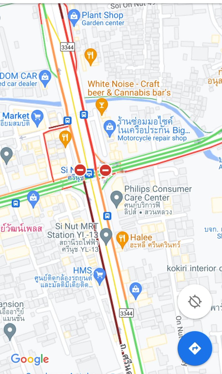 Tunik_tik's tweet photo. สี่แยกศรีนุช (ตลาดเอี่ยมสมบัติ) เปิดใช้สัญญาณไฟจราจรเป็นวันที่ 2 ทำให้รถติดสะสมบางจุด ฝั่งขาเข้าถนนศรีนครินทร์ ยังไปได้เรื่อยๆ ส่วนจากถนนอ่อนนุชขาออก ท้ายแถวอยู่เลยแยกหมู่บ้านเสรี #รถติด @js100radio https://t.co/YlDOf0hj4o