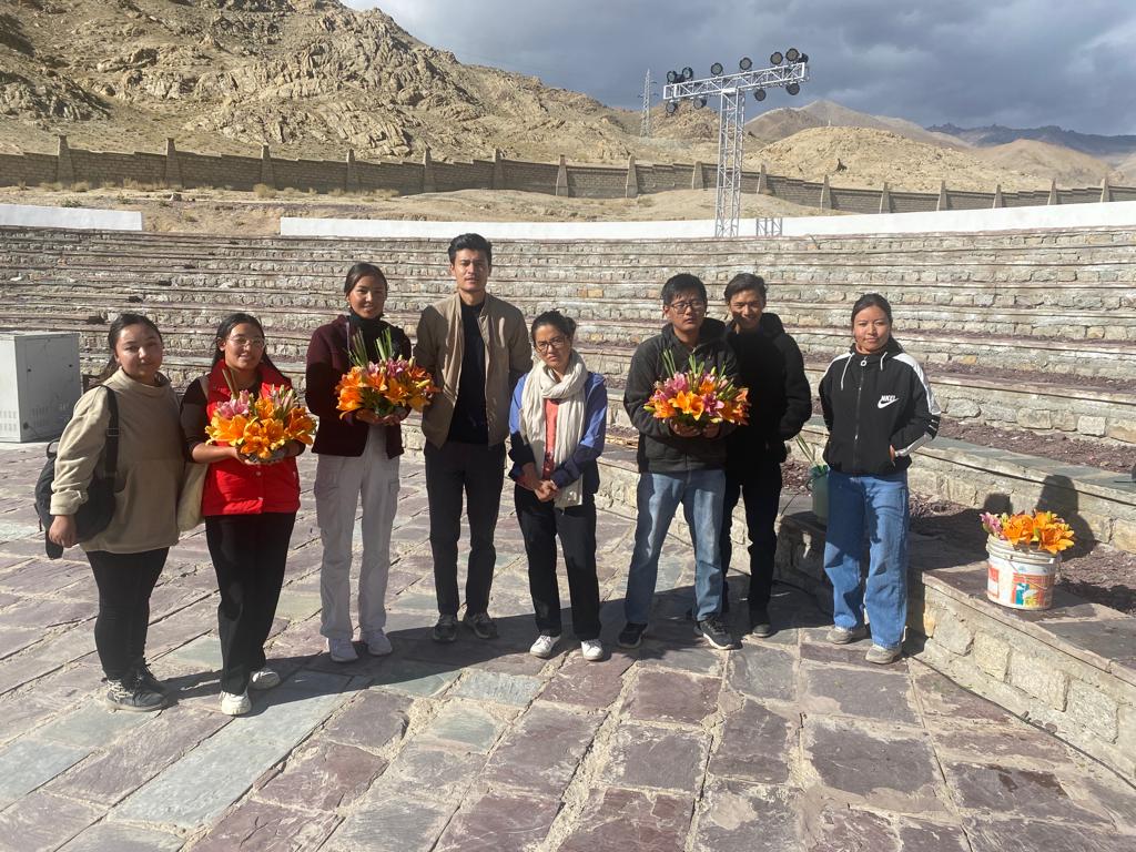 Trainees of #ITI Leh of Floriculture &amp; Landscaping trade made  wonderful lilium table flower arrangements on the #HimalayanFilmFestival concluding day. The trainees were guided by <a href="/RigzenTsewang/">རིག་འཛིན་ཚེ་དབང། Rigzen Tsewang</a>, owner of Serchen Flower shop. <a href="/THFFLadakh/">The Himalayan Film Festival 2023 | 2nd Edition</a> <a href="/DIPR_Leh/">DIPR Leh</a> <a href="/LAHDC_LEH/">LAHDC LEH</a>