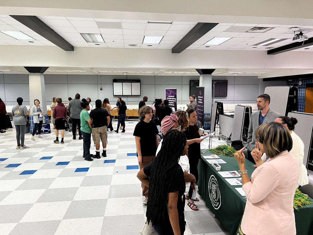 dodd_austin's tweet photo. Telling the @IPSSchools story is one that is rich in community partnership and #AdvancedAcademic options! #ChooseYourIPS #WatchUsWork https://t.co/T3gPuqkMME