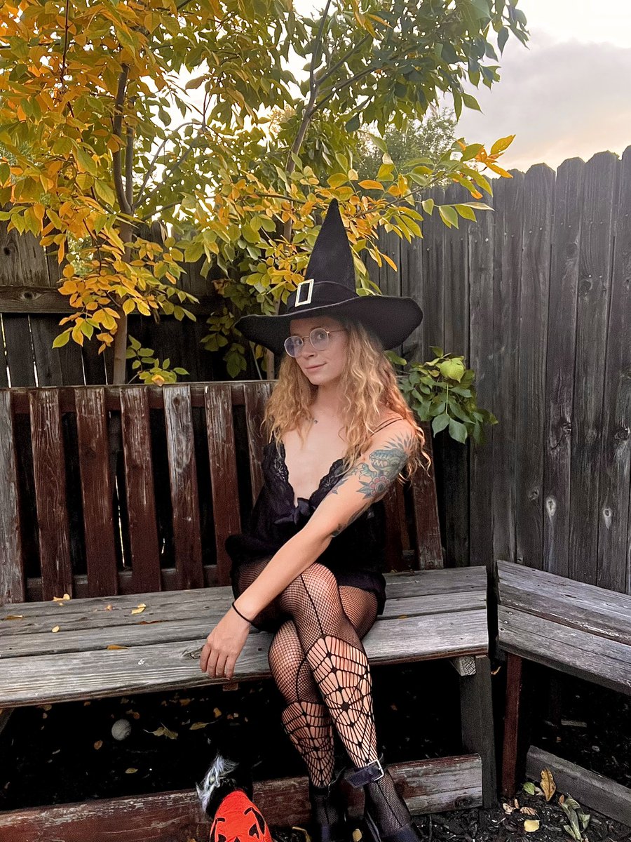 Ashtoness66's tweet photo. Did someone say spooky season? 🎃🦇👻 #bigirl #bdsm #naughty #spookyseason #horrors #witches #witchcraft #lingerie #onlyfansbabe https://t.co/2POBhyhK7Q