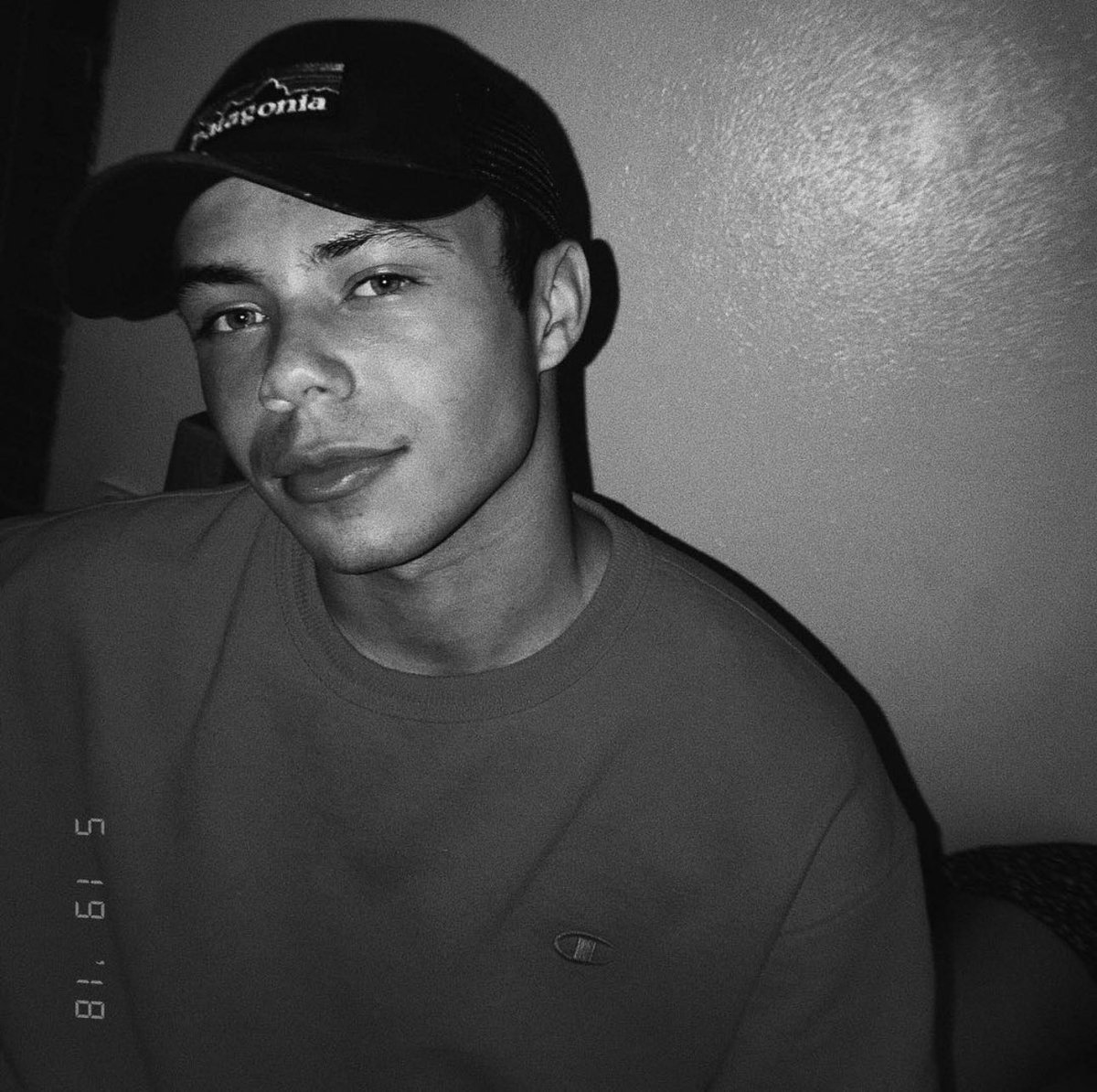 KATSXYE's tweet photo. me in B&amp;W! https://t.co/P4ZHuIHORj