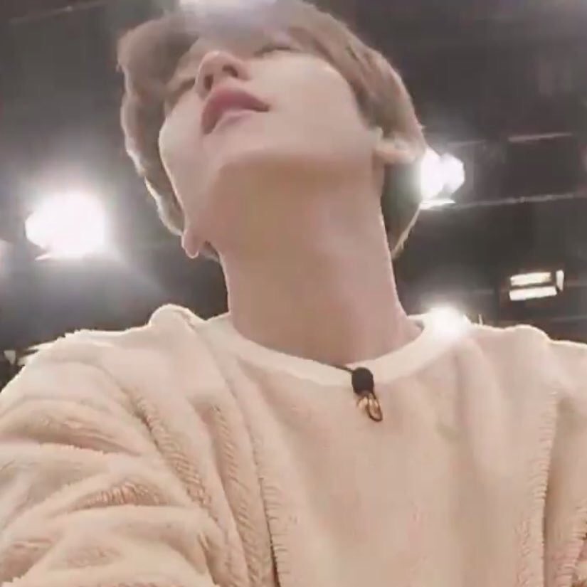 bbhisparked's tweet photo. Who tf gave an idea to put the cam from this pov??? Did they ask c before for references?? https://t.co/8HwpmYRD6H