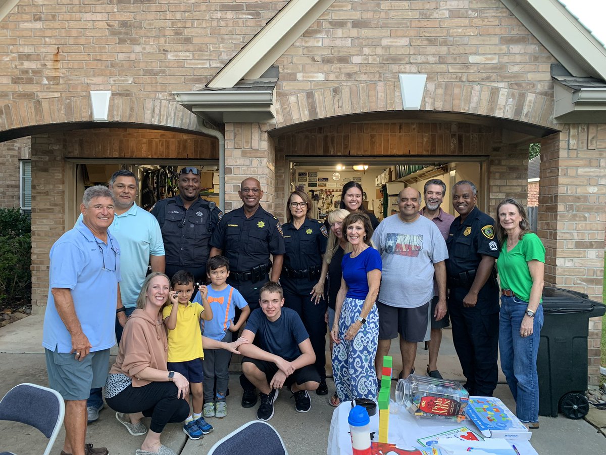 HCSOTexas's tweet photo. Major Herndon having a fantastic time with our community during National Night Out! #HCSONNO2023 #NNO2023 https://t.co/UORVgS1NSz