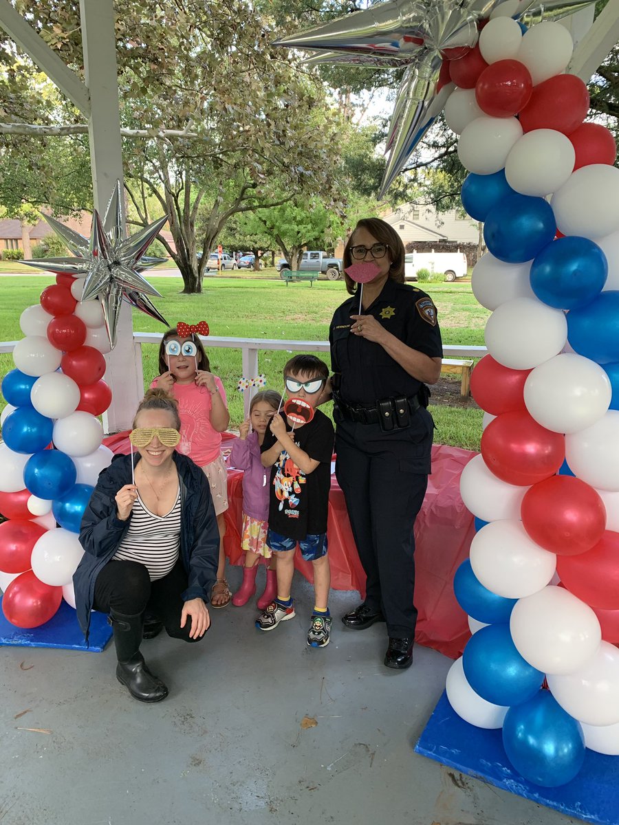HCSOTexas's tweet photo. Major Herndon having a fantastic time with our community during National Night Out! #HCSONNO2023 #NNO2023 https://t.co/UORVgS1NSz