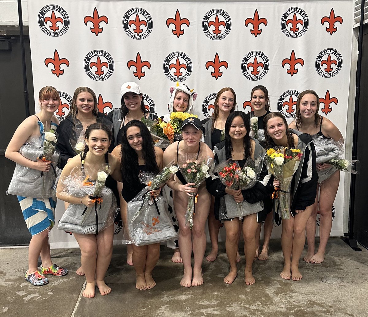 Saints get the Win on both levels tonight vs Lake Park on Senior Night JV: SCE 112 - LP 65 Varsity: SCE 124 - LP 61 Congratulations Seniors!!! #SaintsPride ⚜️ 🧡 🖤