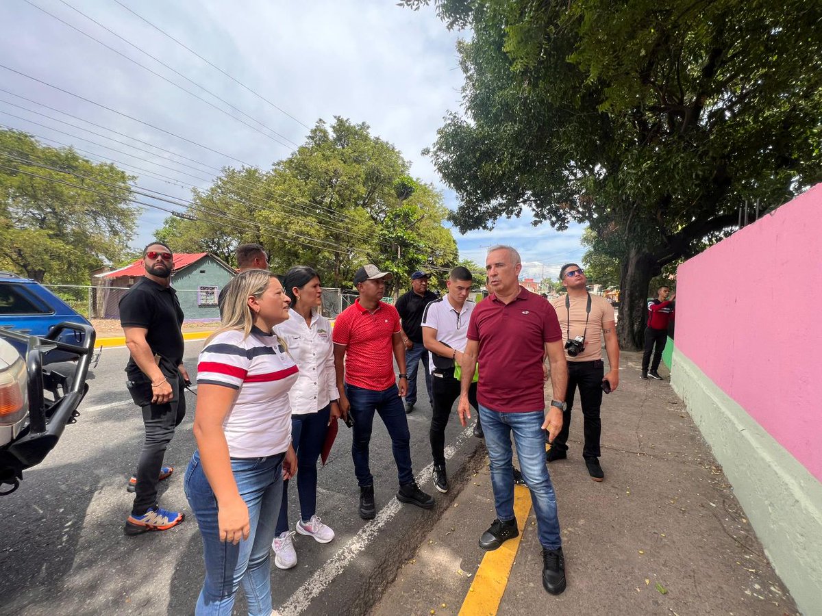Sábado Tricolor Tachira ❤️
<a href="/NicolasMaduro/">Nicolás Maduro</a>
<a href="/FreddyBernal/">Freddy Bernal</a> 
<a href="/GRaulparedes/">Gral. Raúl Paredes</a>