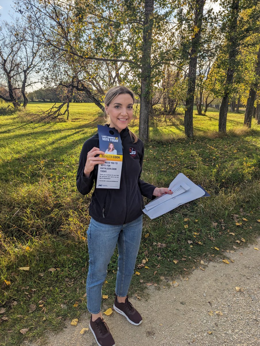 logantheanna's tweet photo. Get Out The Vote for @KathleenCookMB in #Roblin ! #mbelxn #mbpoli https://t.co/qasV9NWHHH