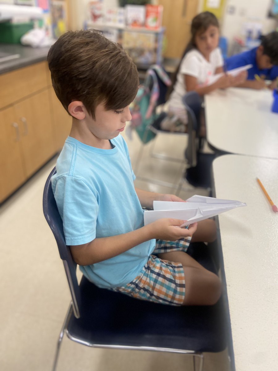 BeyahLab10231's tweet photo. My After school friends enjoyed learning how to make paper airplanes today😊 #MonaviewMoments #06AfterSchoolProgram https://t.co/3JXz2HM7Fq