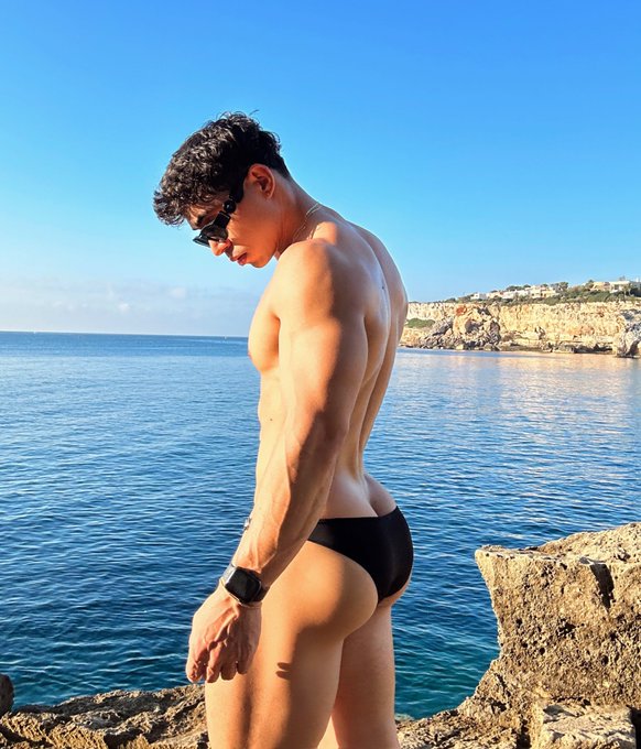 Hi 😏 https://t.co/HBleoerCSS