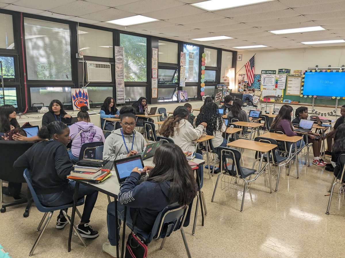 MrsCKopka's tweet photo. Lunch Bunch getting those Unit 1 narrative essays done! Working hard even through lunch! #StudySyncinaction @studysync @HuffordD86 @JolietSD86 https://t.co/4epBIAXz9i