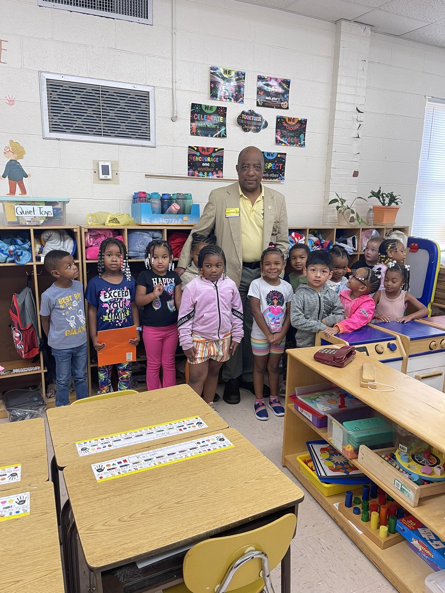 Sheriff Curtis Brame arrive at New Hope,to greet the children doing as they came to school. He also visited the Pre K   Class.#WeGrowChildren