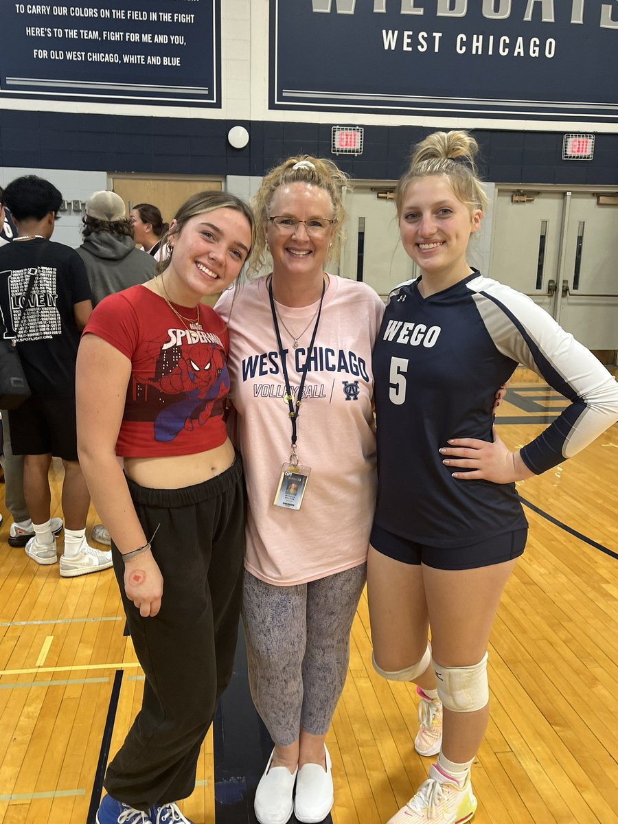 DusingMegan's tweet image. Part of what makes WEGO so special are the amazing teachers. Thank you to Mrs. Walters for coming out to support Lauren tonight for teacher night. @WeGoAthletics @wego_vball @WeGoActivities