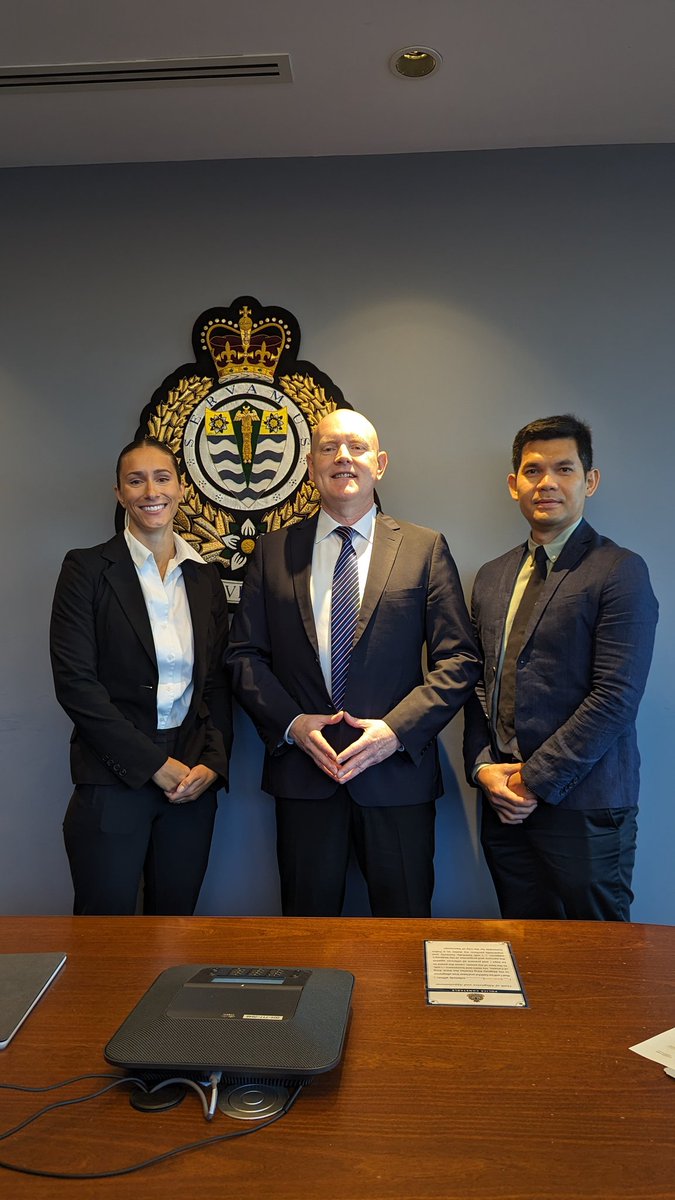 Very proud to introduce two new experienced officers to @VancouverPD! 
Welcome to the family!  If you are interested in a career with #vpd go and check out joinvpd.ca  today!