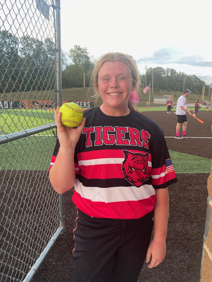 Pink out night vs Bolivar
Waynesville 7, Bolivar 3

Emma Ray with a 3 run HR to extend our lead from 4-3 to 7-3. 
Our record is 14-9. One win away from tying school record for wins in the regular season.

JV 
Waynesville 13, Bolivar 9
Two win night!