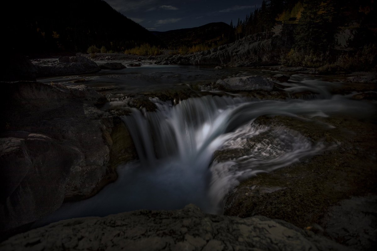 MapleBaconPhoto's tweet photo. Elbow Falls in Kananaskis glowing under the Harvest moon in late September. https://t.co/TVyDzY1ZNj
