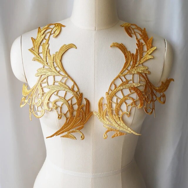 Forthyn_'s tweet photo. @nokomento Super fancy gold leaves/flowers (like Azeyma's armor pieces), but it's just the gold https://t.co/Jb6uhBzndg