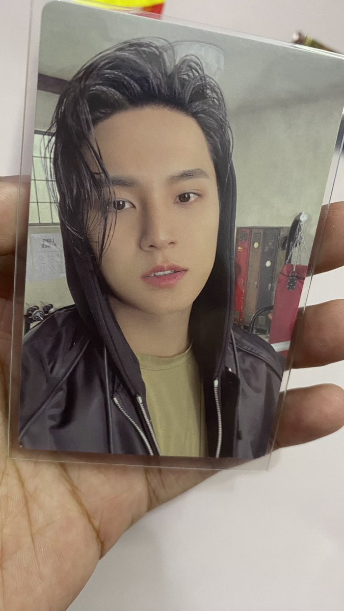 pernakah's tweet photo. hwaaa i got my first official photocard😭🫶🏻 @pledis_17 https://t.co/TW9UF2m1X9