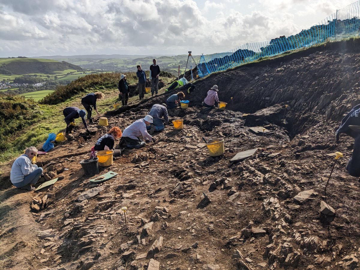 Toby_Driver1's tweet photo. Happy #HillfortsWednesday 🎉. The impressive excavation of a rock cut house platform on Pendinas hillfort, #Aberystwyth, seen last week before backfilling.

Incredible work by @DyfedArch, @RCAHMWales &amp; volunteers to thoroughly explore footings of one of Aber's earliest houses 🛖 https://t.co/vRoS3Sk5Yk