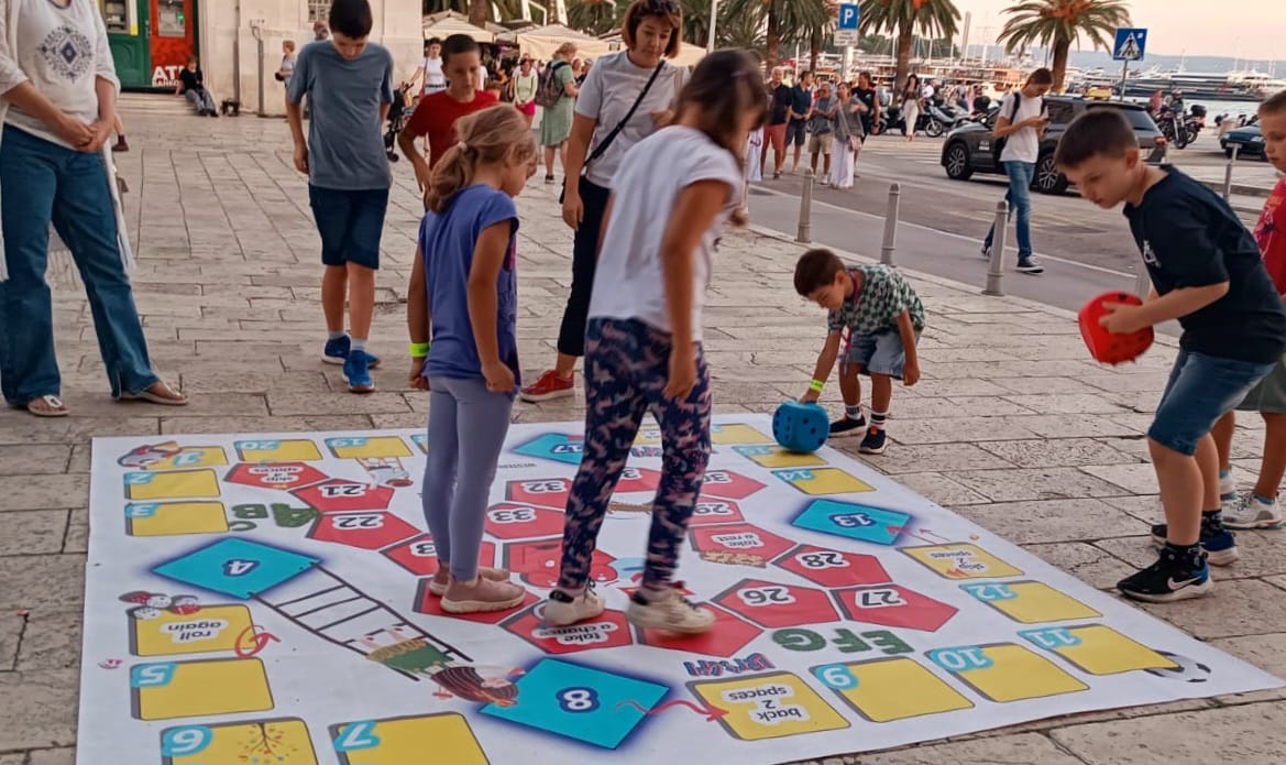 MCAA_WB's tweet photo. Our Samira Smajlović with her STEM game at the ERN in Split last Friday! Learning together through play!
@MCAA_CroChapter
#mcaa #ern2023 #jaistrazujem https://t.co/gCrKrSacQL